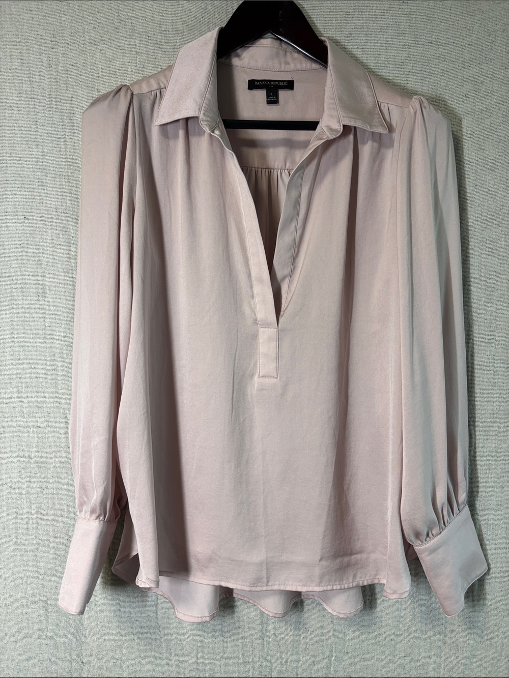 Banana Republic Pale Blush Long-Sleeve Split V Blouse